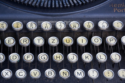 Tastbuchstaben einer alten Schreibmaschine