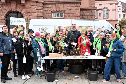 Ministerpräsident Alexander Schweitzer, Zukunftsrat Nachhaltige Entwicklung Rheinland-Pfalz und LandFrauen setzen Zeichen für Demokratie und Nachhaltigkeit
